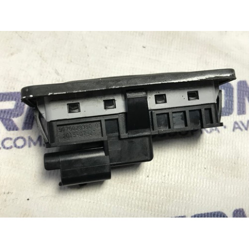 Кнопка крышки багажника Peugeot 308 SW 2013-2021 9676029380